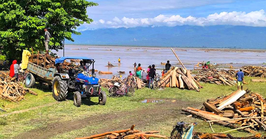 कोशीको बाढीः कसैलाई कहर, कसैलाई अवसर