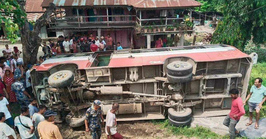 उदयपुरमा मलामी बोकेको बस दुर्घटना, २७ जना घाइते